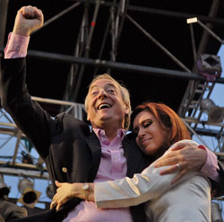 Cristina und Néstor Kirchner - Quelle: Presidencia de la Nación Argentina Cristina und Néstor Kirchner - Quelle: Presidencia de la Nación Argentina